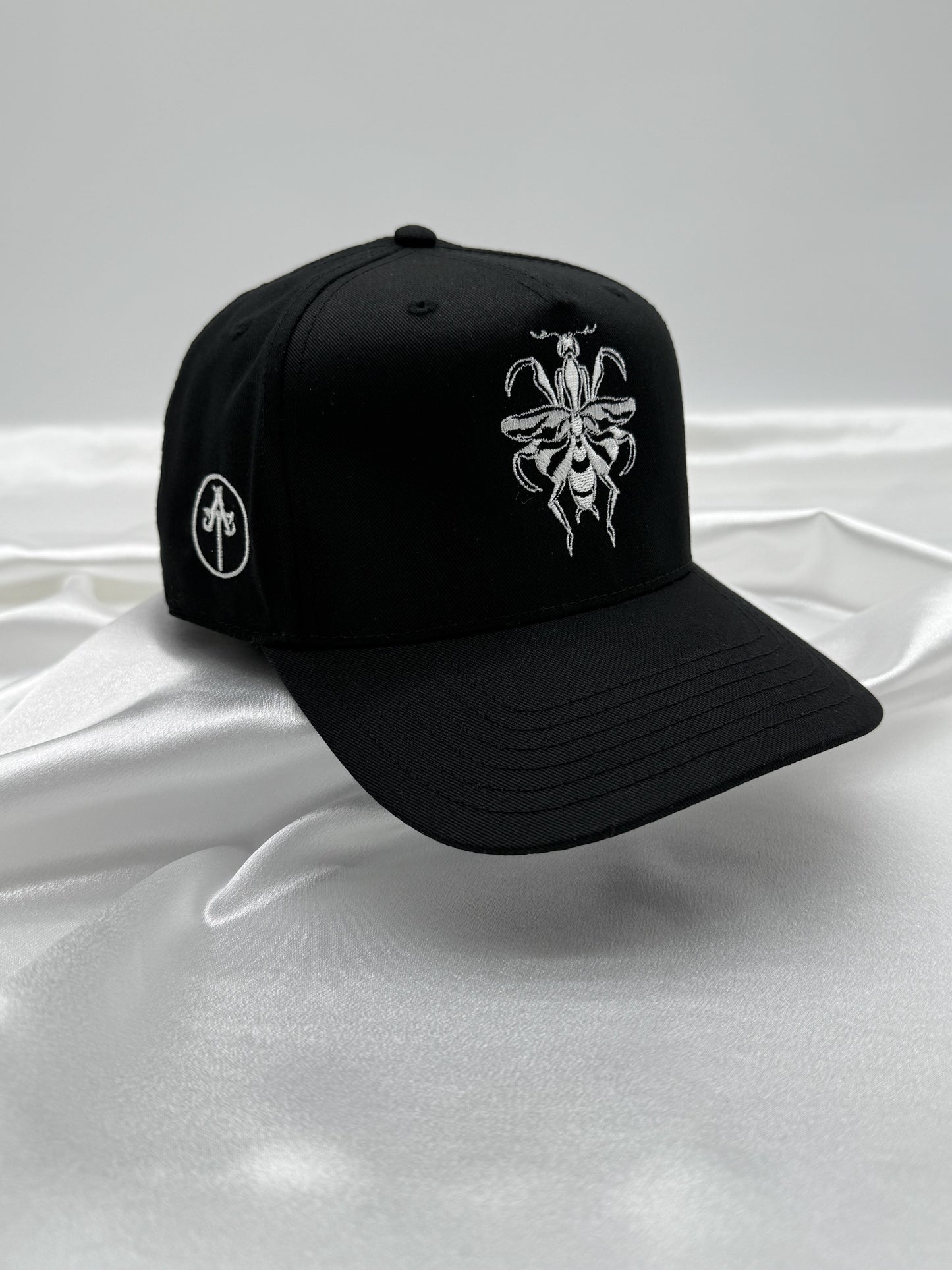 Mantis Hat — The Art of War: Black & White