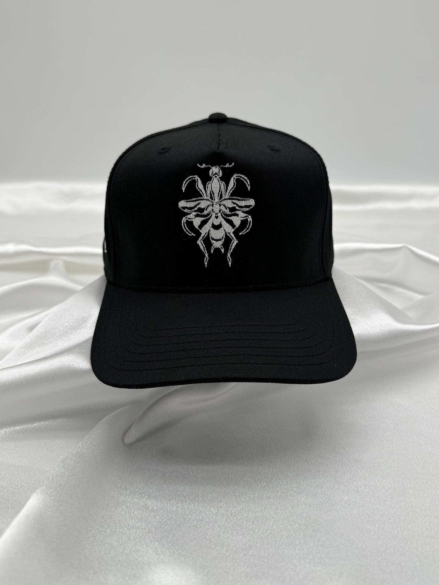 Mantis Hat — The Art of War: Black & White